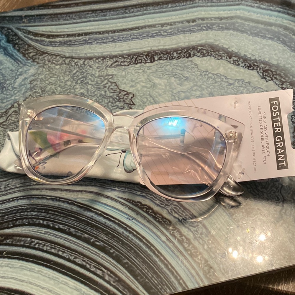 Foster Grant Sunglasses with pouch